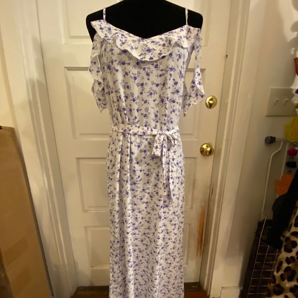 F21 Beautiful maxi dress.